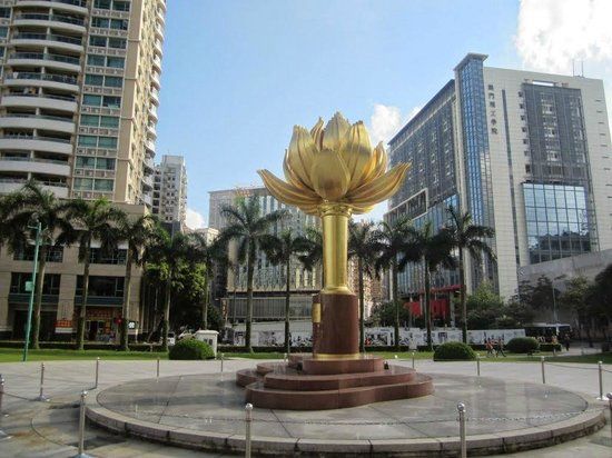 Piazza del Fior di Loto